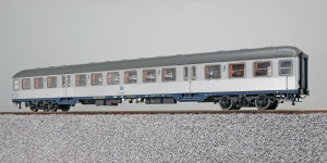 Pullman 36483 - H0 n-Wagen, Bnrz 725, 22-34 106-1, 2. Kl der DB, Ep. IV - silber, Pfauenauge, Rahmen ozeanblau, Dach